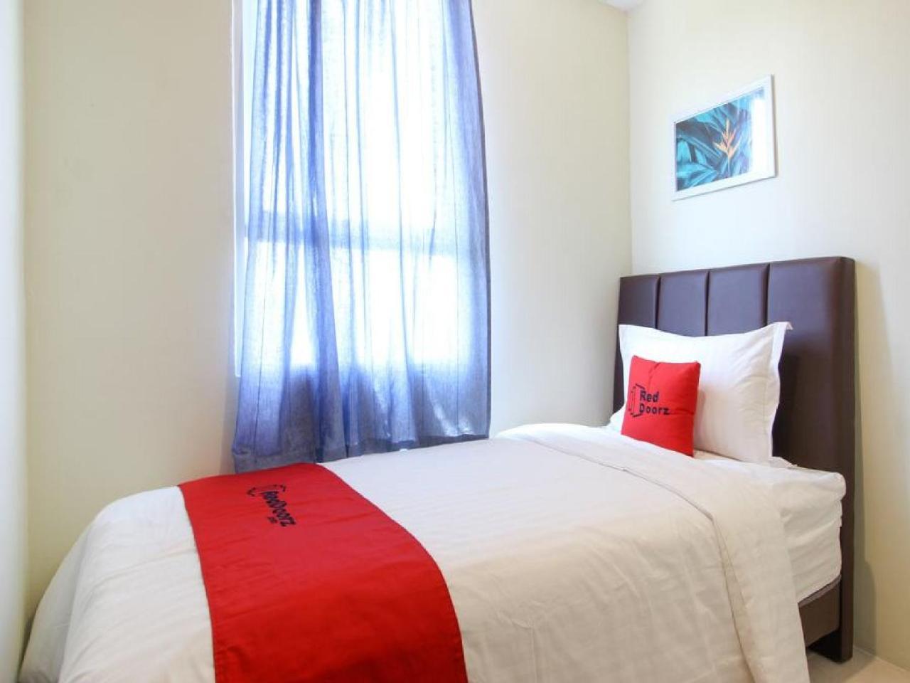 Reddoorz Apartment @ Malioboro City Adisucipto Maguwo Kültér fotó